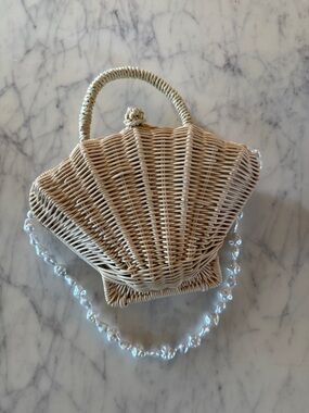 Urban Expressions Shell Shaped Wicker Mini Bag in Beige NWOT